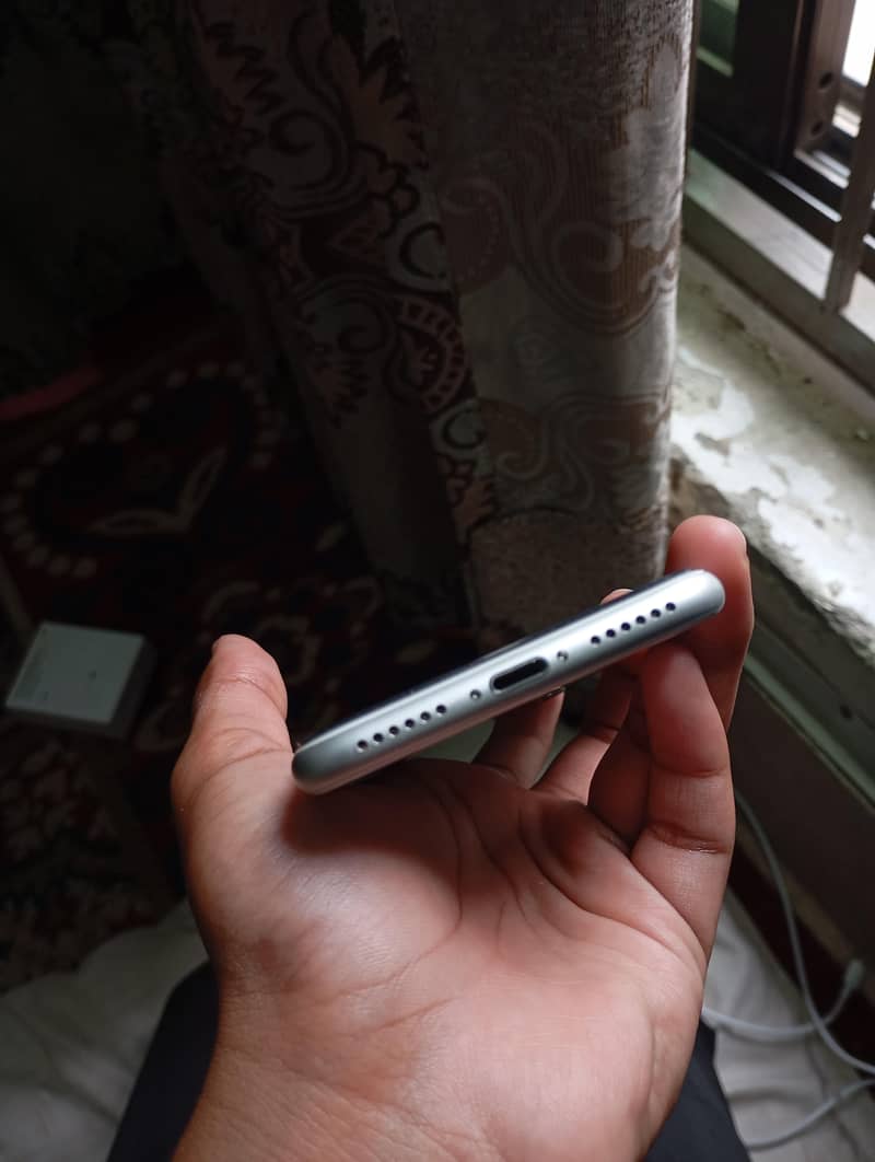 Apple iPhone 8 6