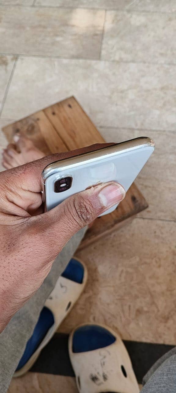 Apple iPhone X 4