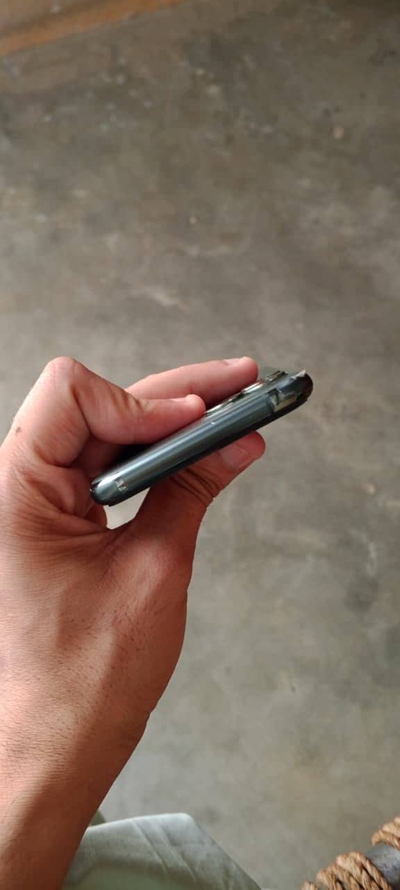 IPhone 11 Pro 4