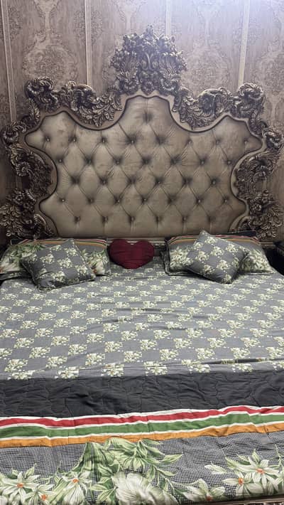 Complete 5 pieces King Size Bed Room furniture