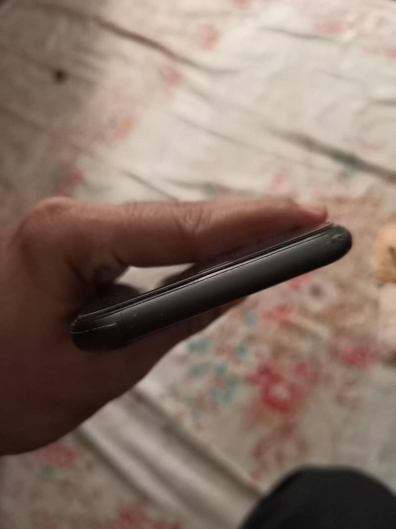 Apple iPhone 11 3