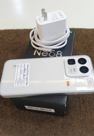 Realme Neo 8 White