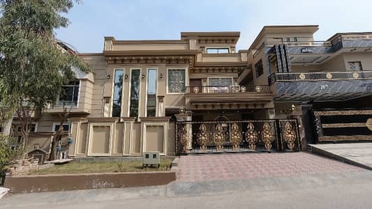 Prime Location In Media Town - Block B 2800 Square Feet House For Sale