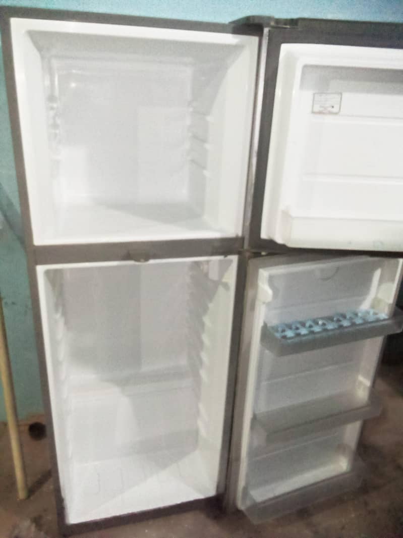 refrigerators 0