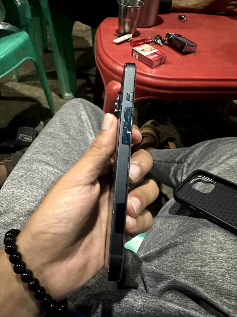 Apple iPhone 14 3