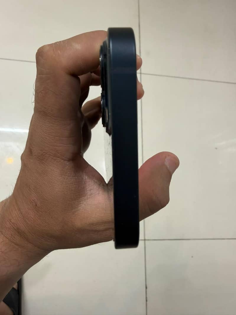 Apple iPhone 13 6