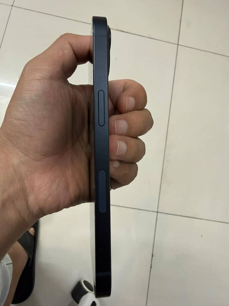 Apple iPhone 13 8