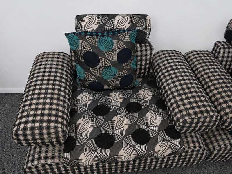 Full 7 seater sofa set with coffee table 0