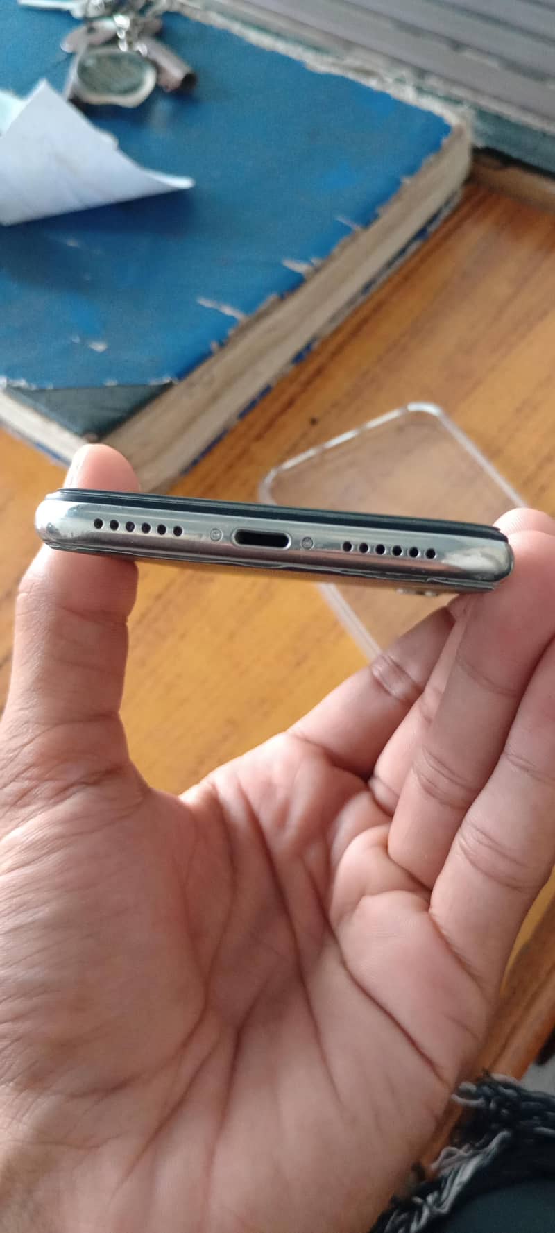 Apple iPhone X 4