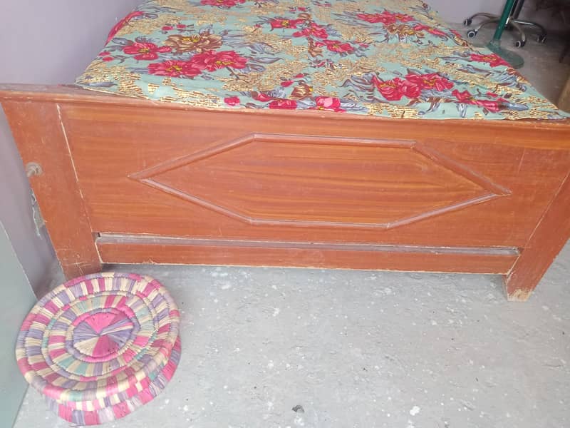 bed available good condition 1