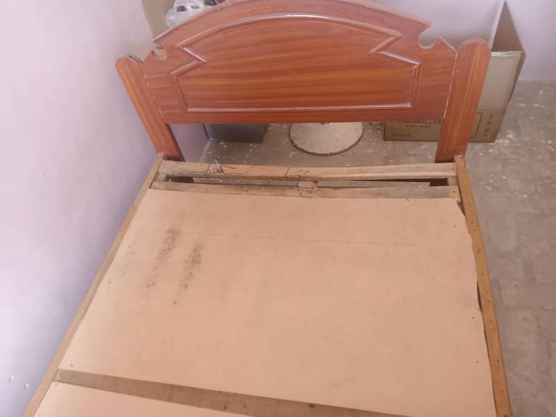 bed available good condition 3