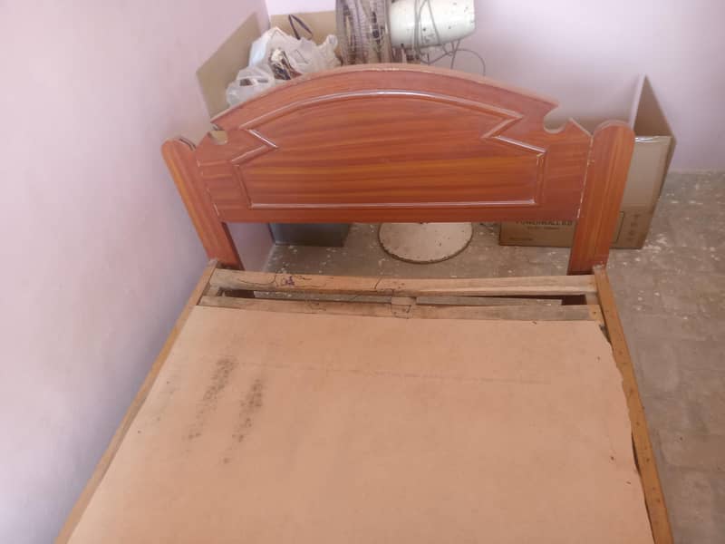 bed available good condition 4