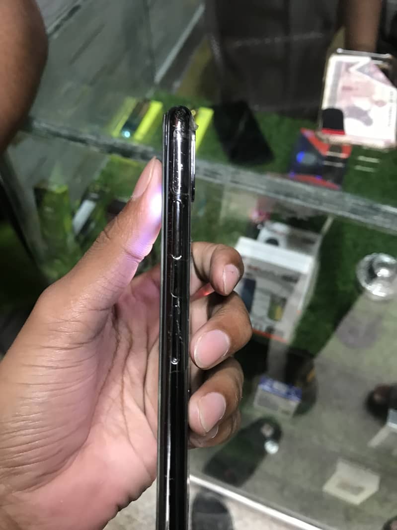 Apple iPhone X 3