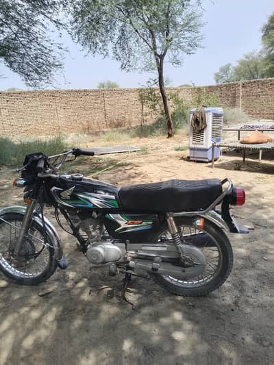 urgent selling. Paka 2023 model Hy . bio mil jye gi