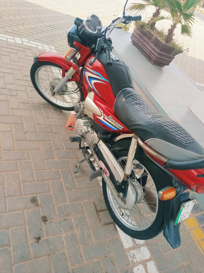 Yamaha Junoon 8