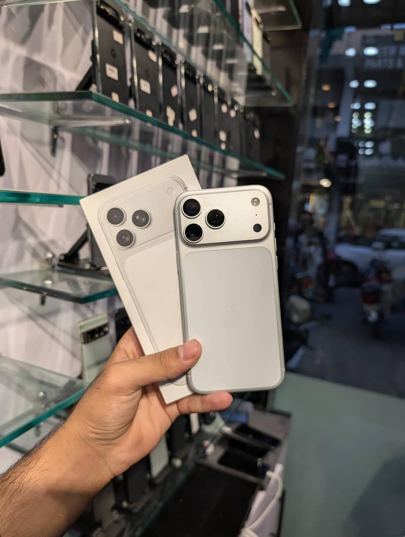 Apple iPhone 17 Pro Max 0