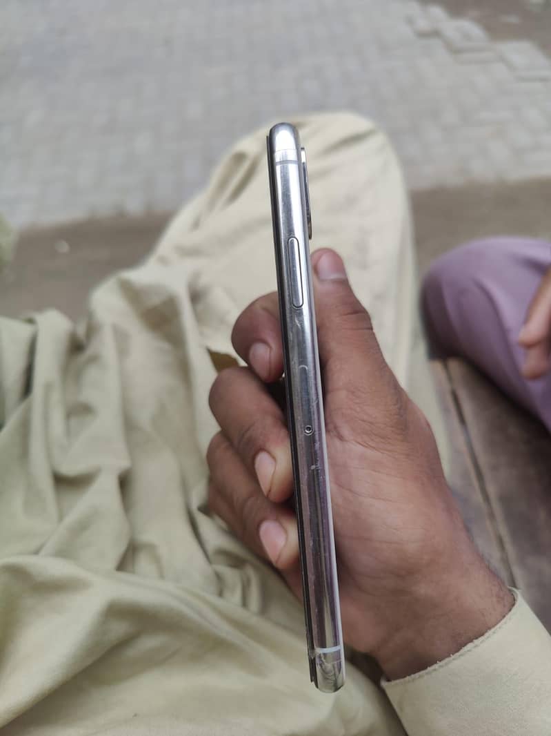 Apple iPhone X 5