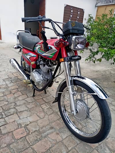 only one hande used antique bike ha jis ko samj ay wohi rabta kara