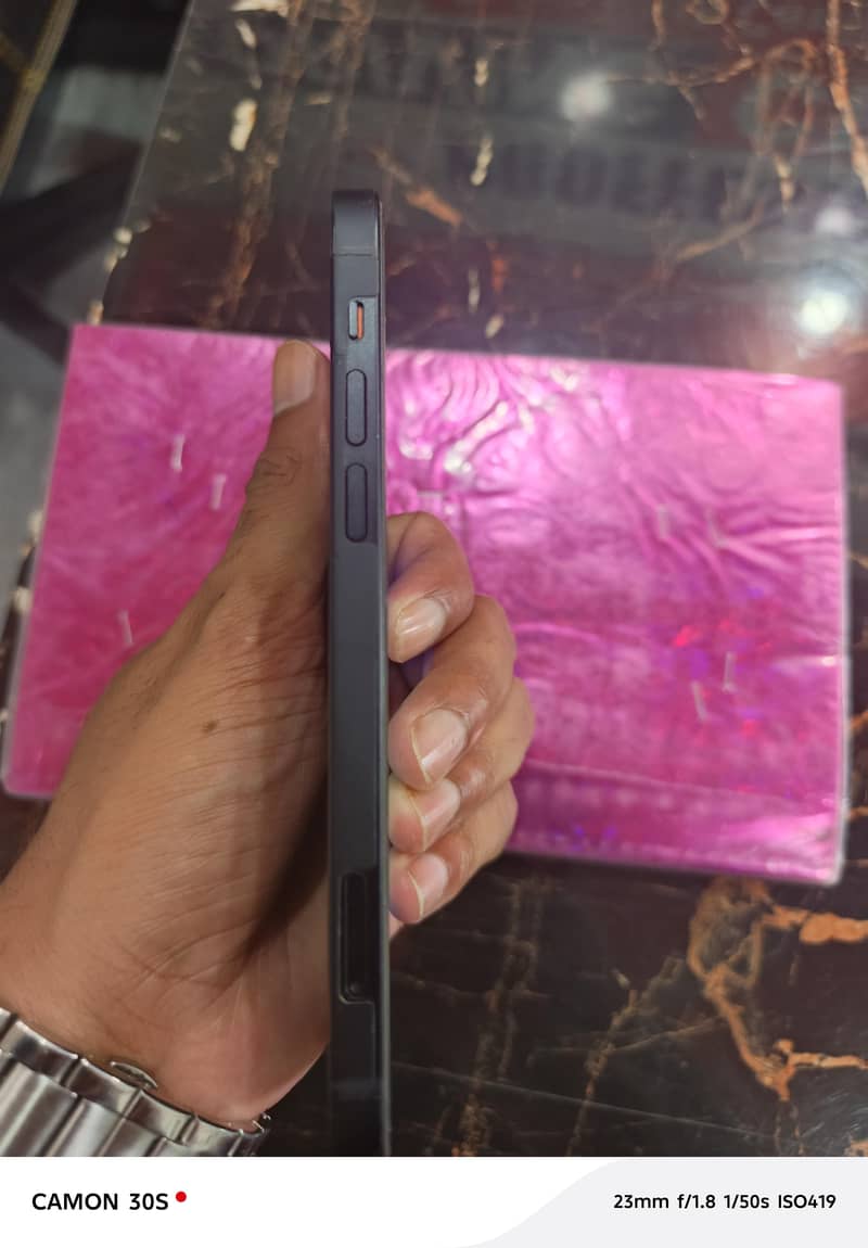 Apple iPhone 12 4