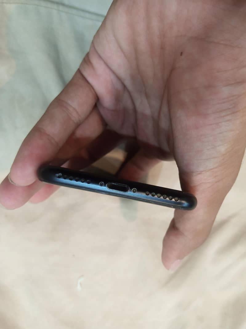 Apple iPhone SE 3rd Generation 3