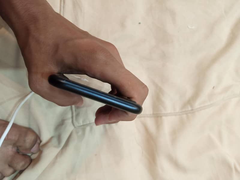 Apple iPhone SE 3rd Generation 4