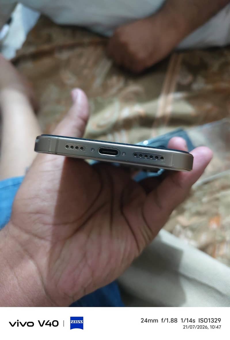 Apple iPhone 16 Pro Max 2