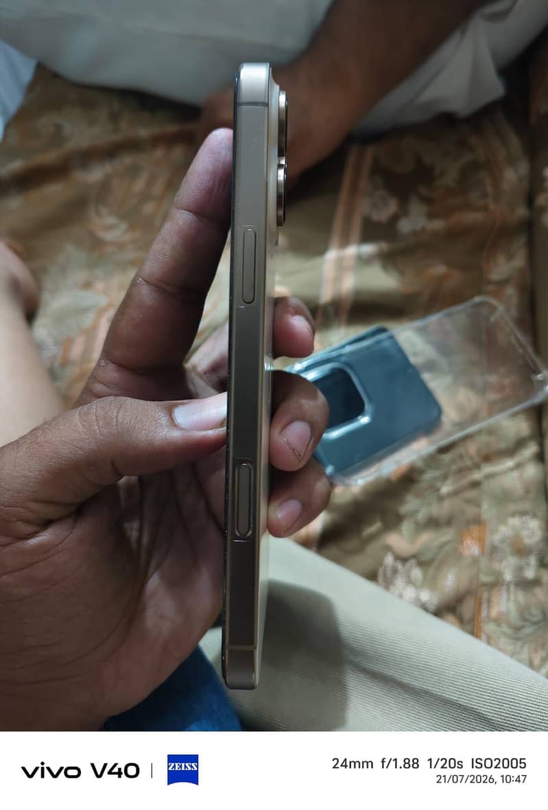 Apple iPhone 16 Pro Max 4
