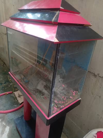 Fish aquarium in good condition with all accessories for sale