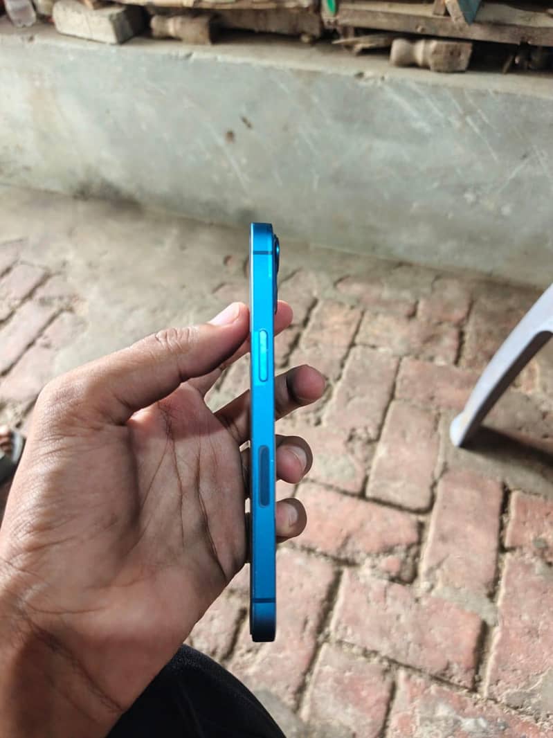 Apple iPhone 13 1