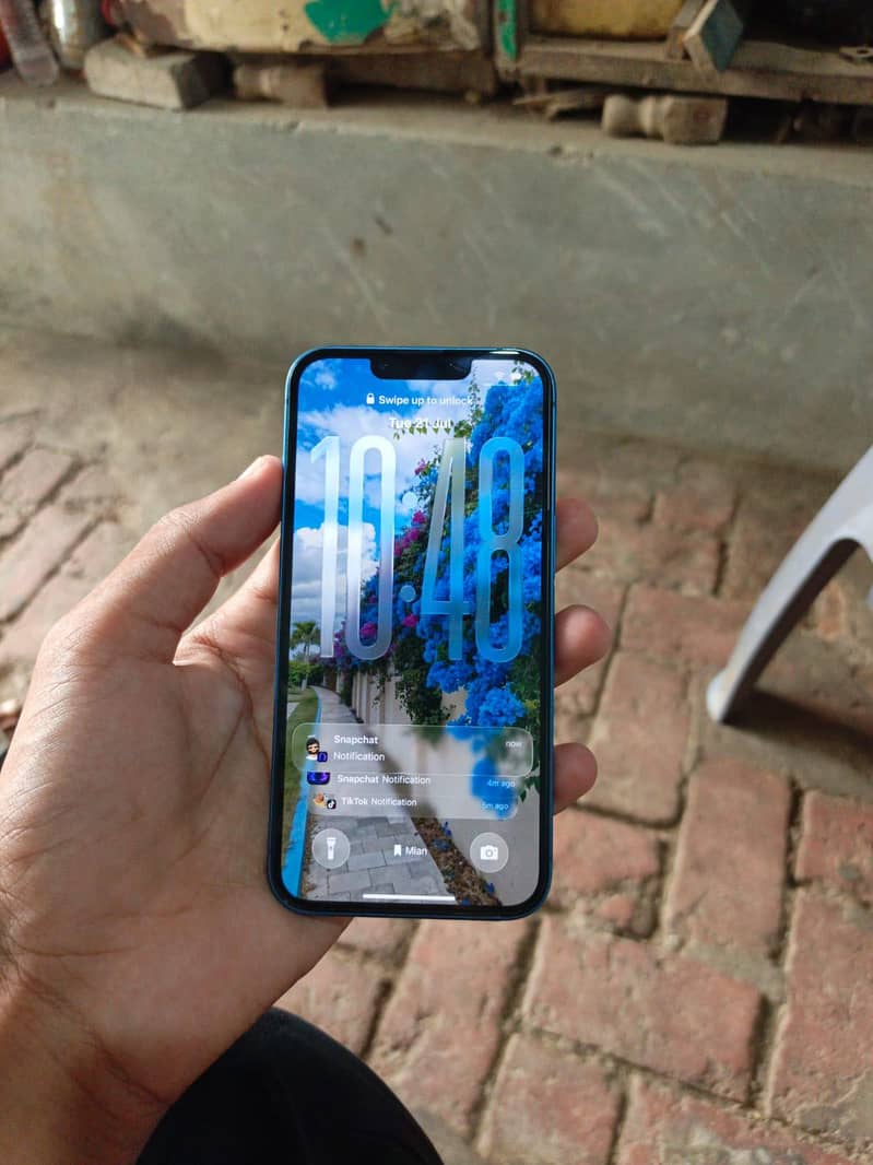 Apple iPhone 13 2