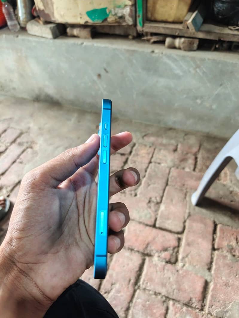 Apple iPhone 13 3