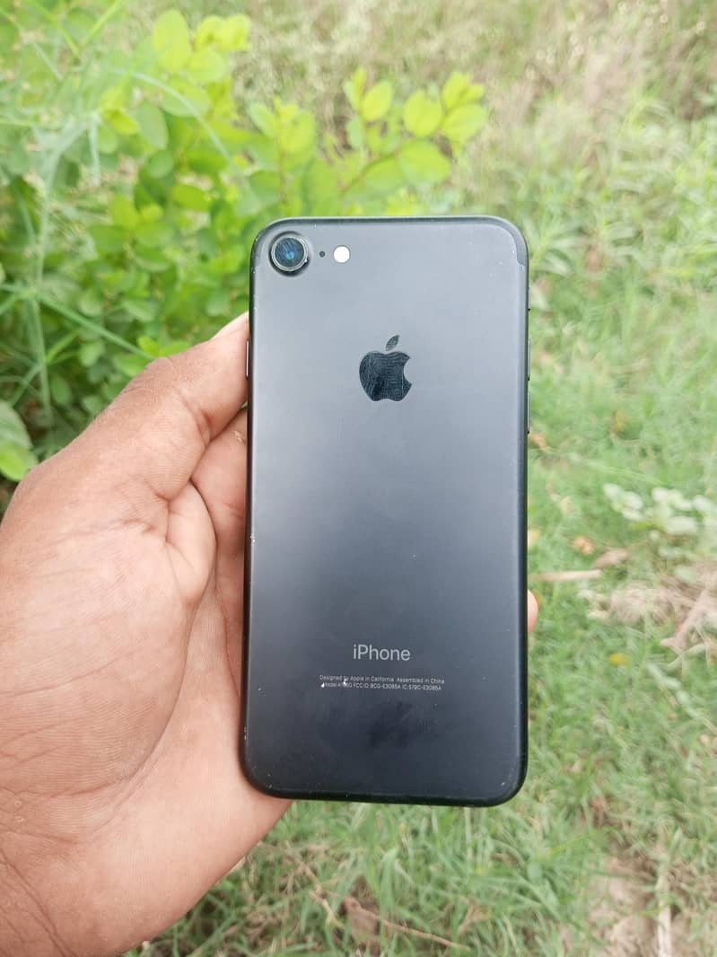 Apple iPhone 7 0