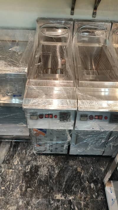 deep fryer/ dough mixer/ pizza oven south star/ prep table/ hot plate