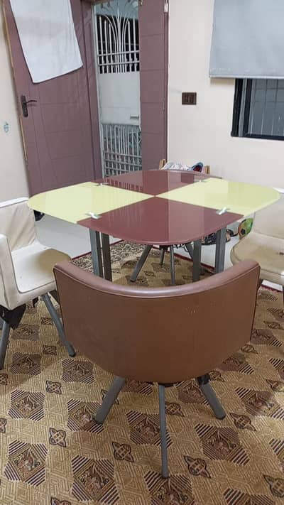 4 seater dinning table