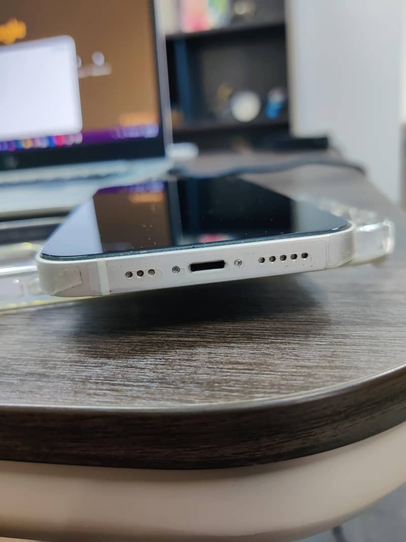 Apple iPhone 13 2