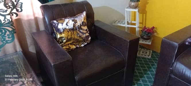 7 seater widout table cushion bit scratch on 2 seater
