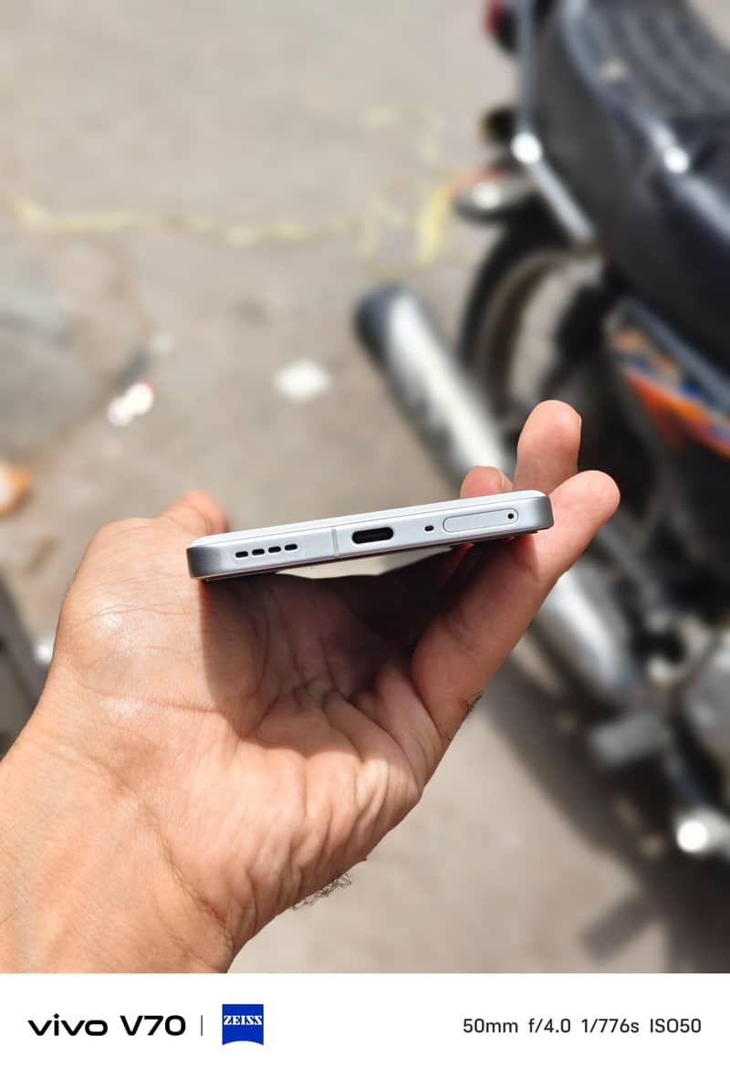 realme gt 6 10/10 4 month sim time 1