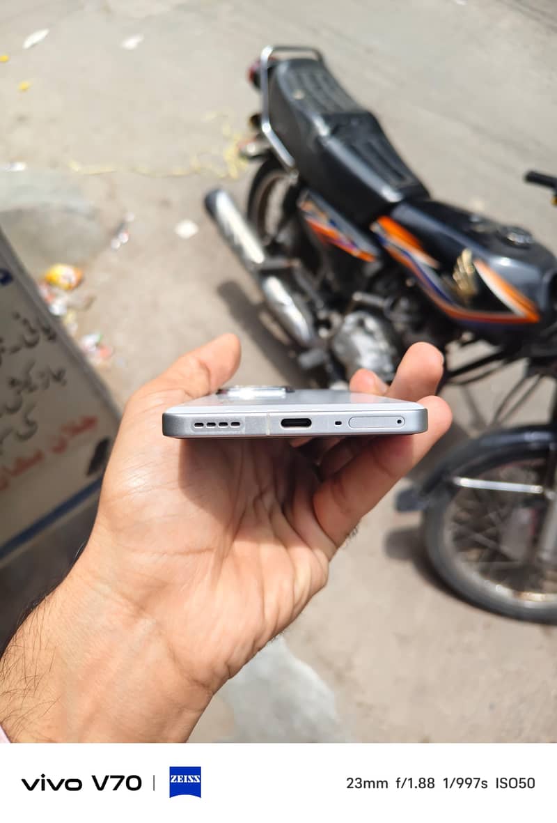 realme gt 6 10/10 4 month sim time 6