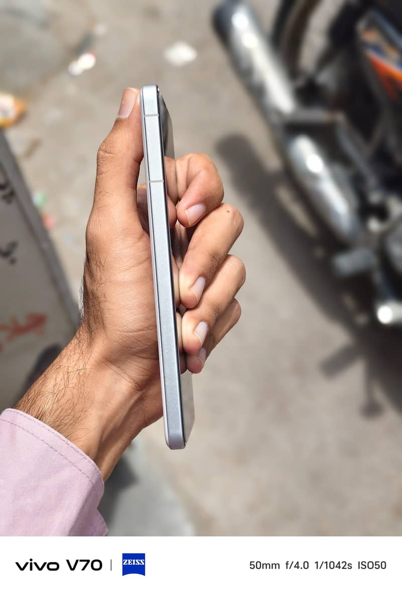 realme gt 6 10/10 4 month sim time 7