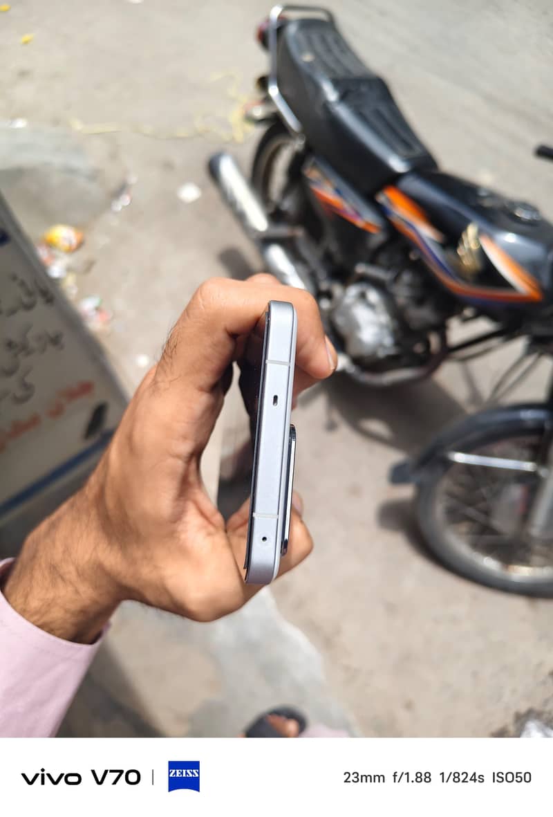 realme gt 6 10/10 4 month sim time 8