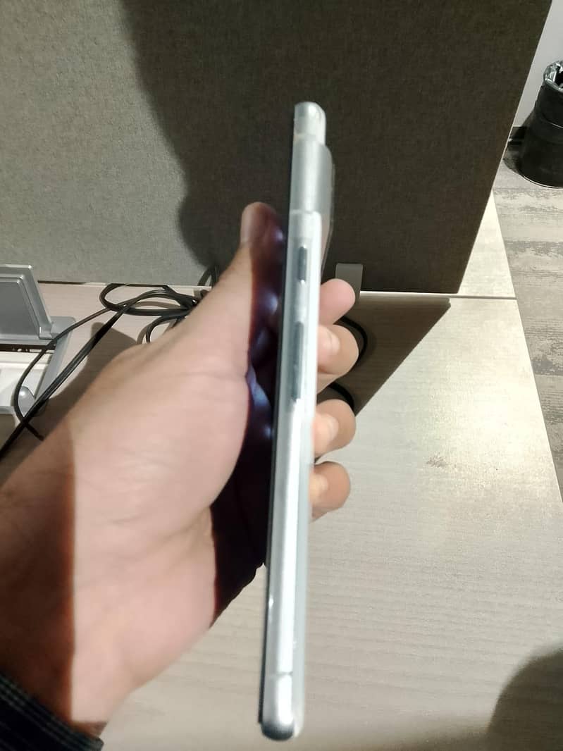 Google Pixel 7 4
