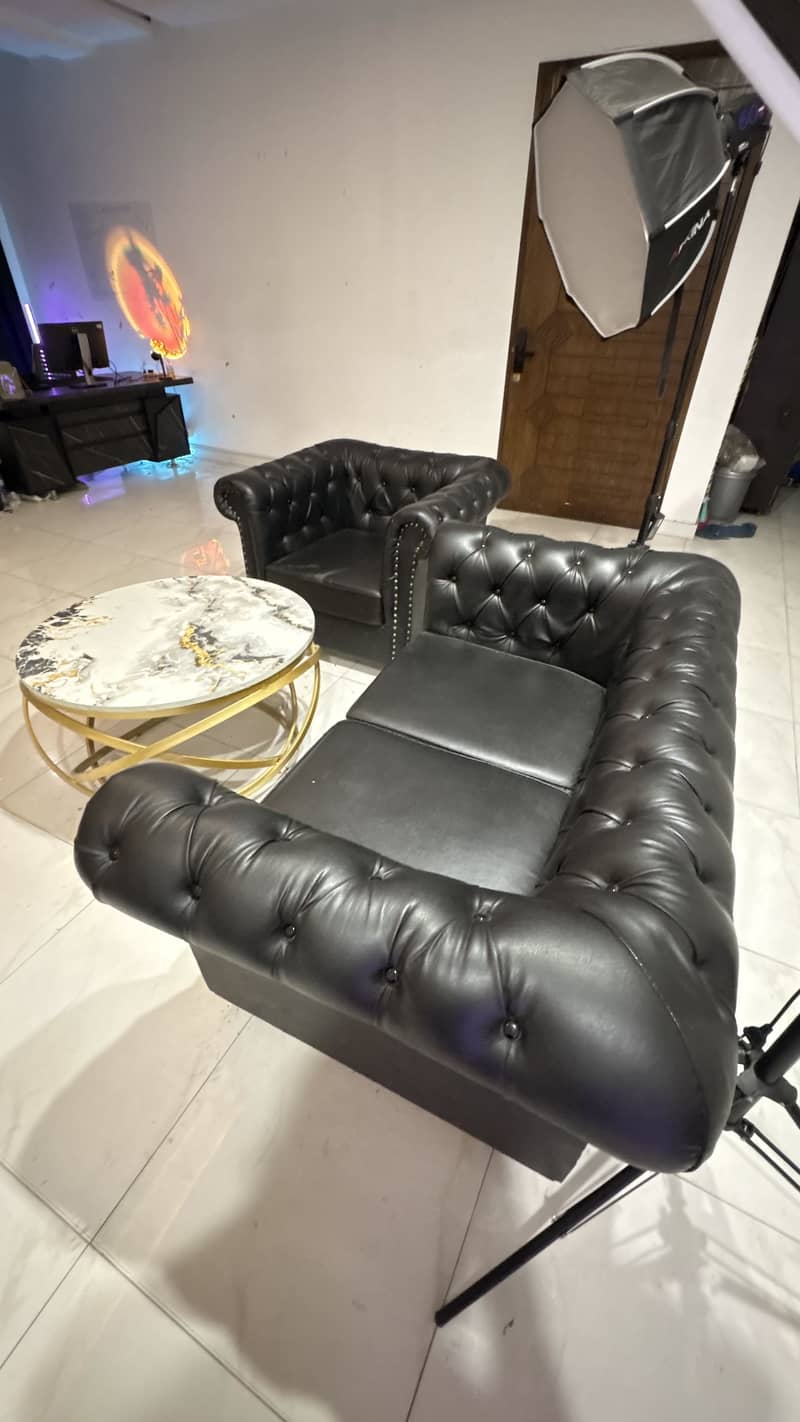 3-seater sofa + Round Table 0