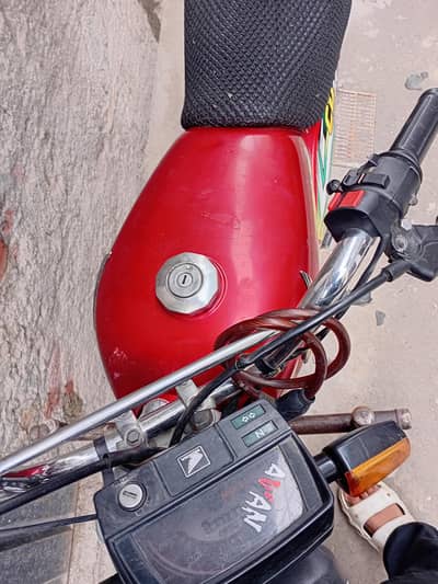 red Honda 70