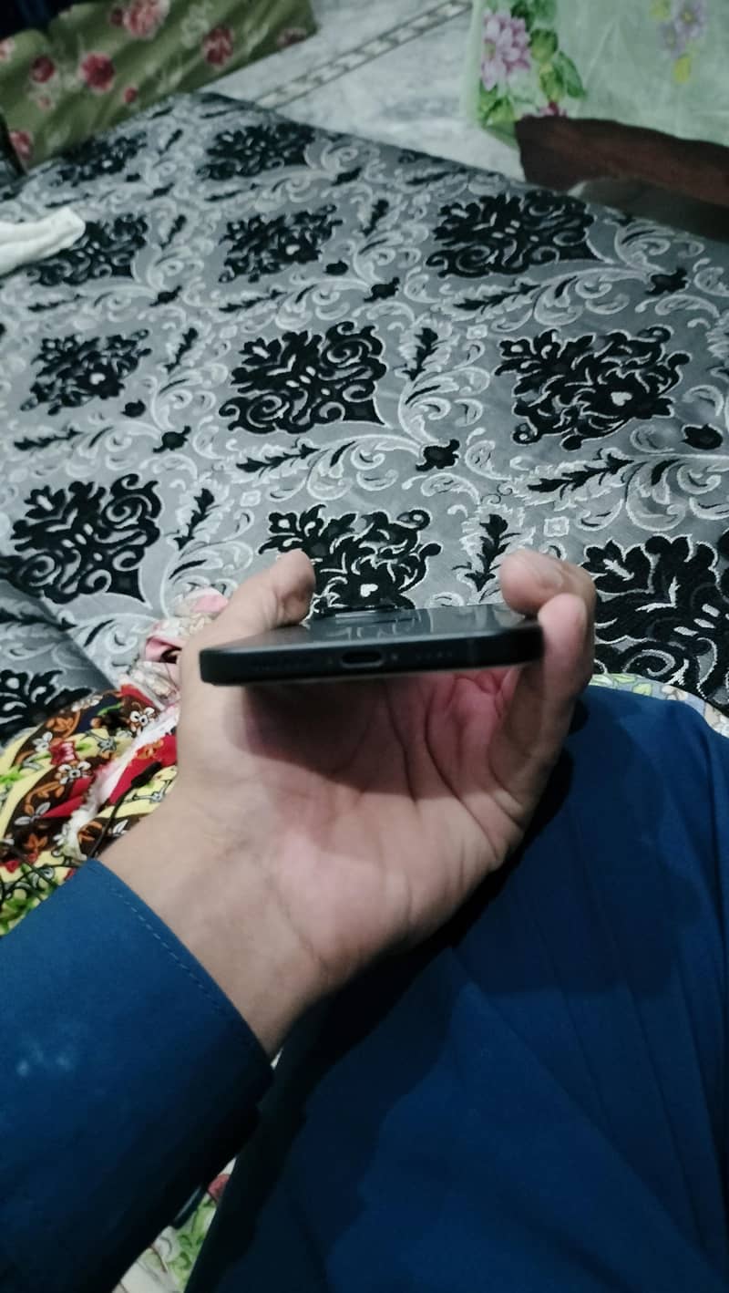 IPHONE 15 PLUS 2