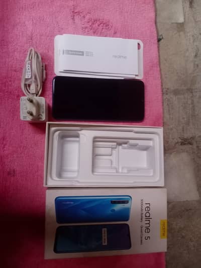 Realme 5  4/64 complete box