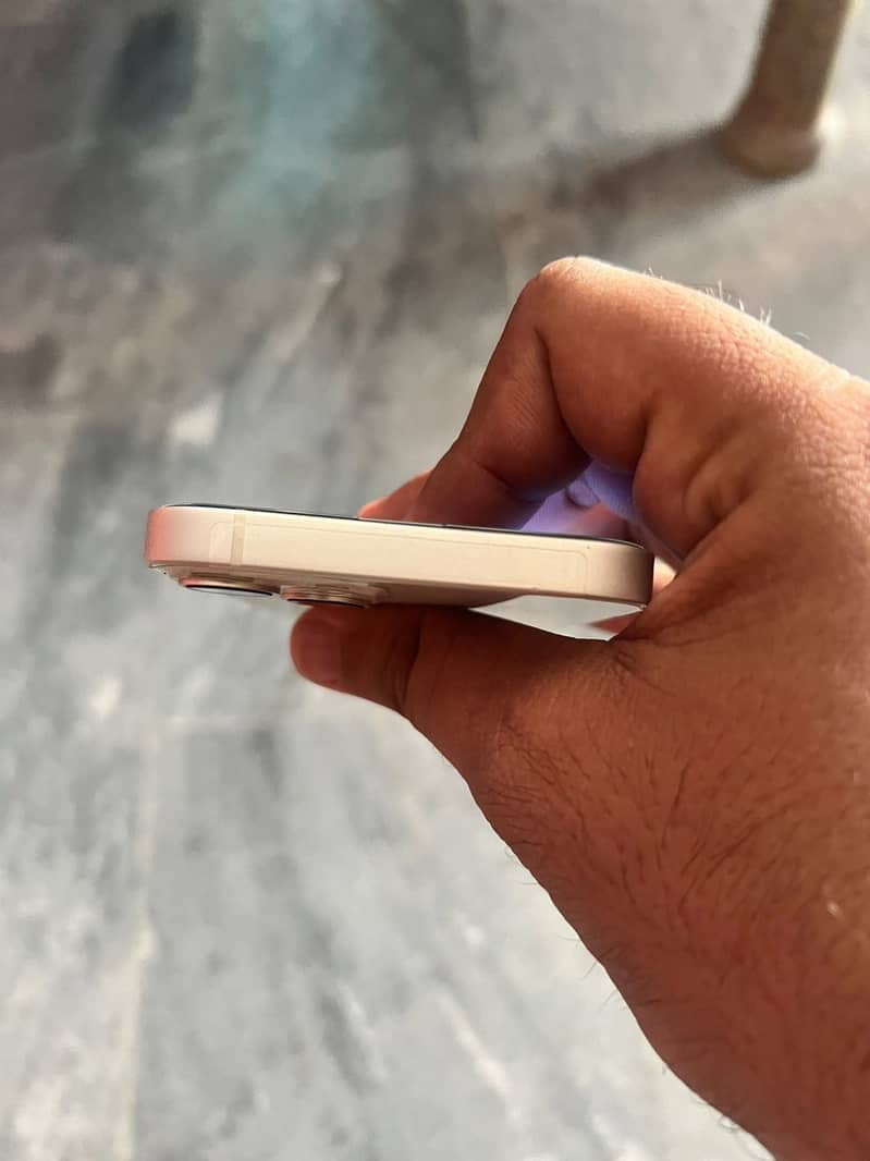 Apple IPhone 13 2