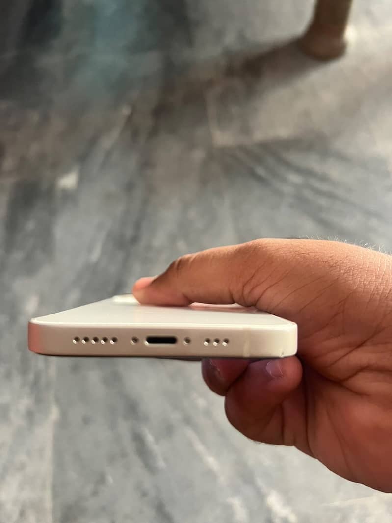 Apple IPhone 13 4