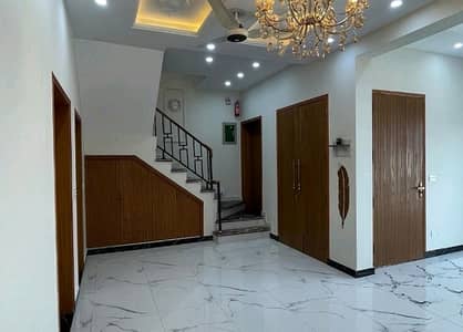 10 MARLA FULL HOUSE AVAILABLE FOR RENT IN CENTRAL PARK HOUSING SCHEME LAHORE