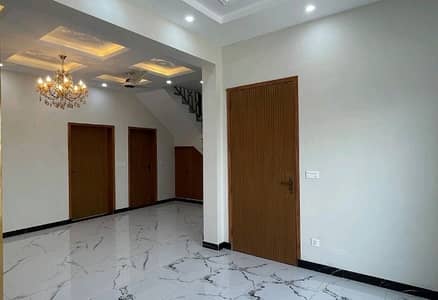 10 MARLA LOWER PORTION AVAILABLE FOR RENT IN CENTRAL PARK HOUSING SCHEME LAHORE