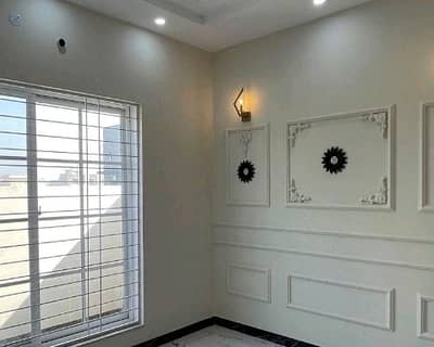 10 MARLA UPPER PORTION AVAILABLE FOR RENT IN CENTRAL PARK HOUSING SCHEME LAHORE